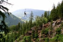 XP Abenteuerpark - Pitztal - Das Highlight ist der Flying Eagle, mit dem Du über eine 50 Meter tiefe Schlucht gleitest. • © Alpin Center Hochzeiger-PitztalAlpincenter